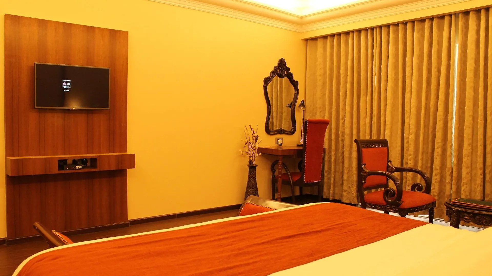 Hotel Surya, Kaiser Palace Varanasi