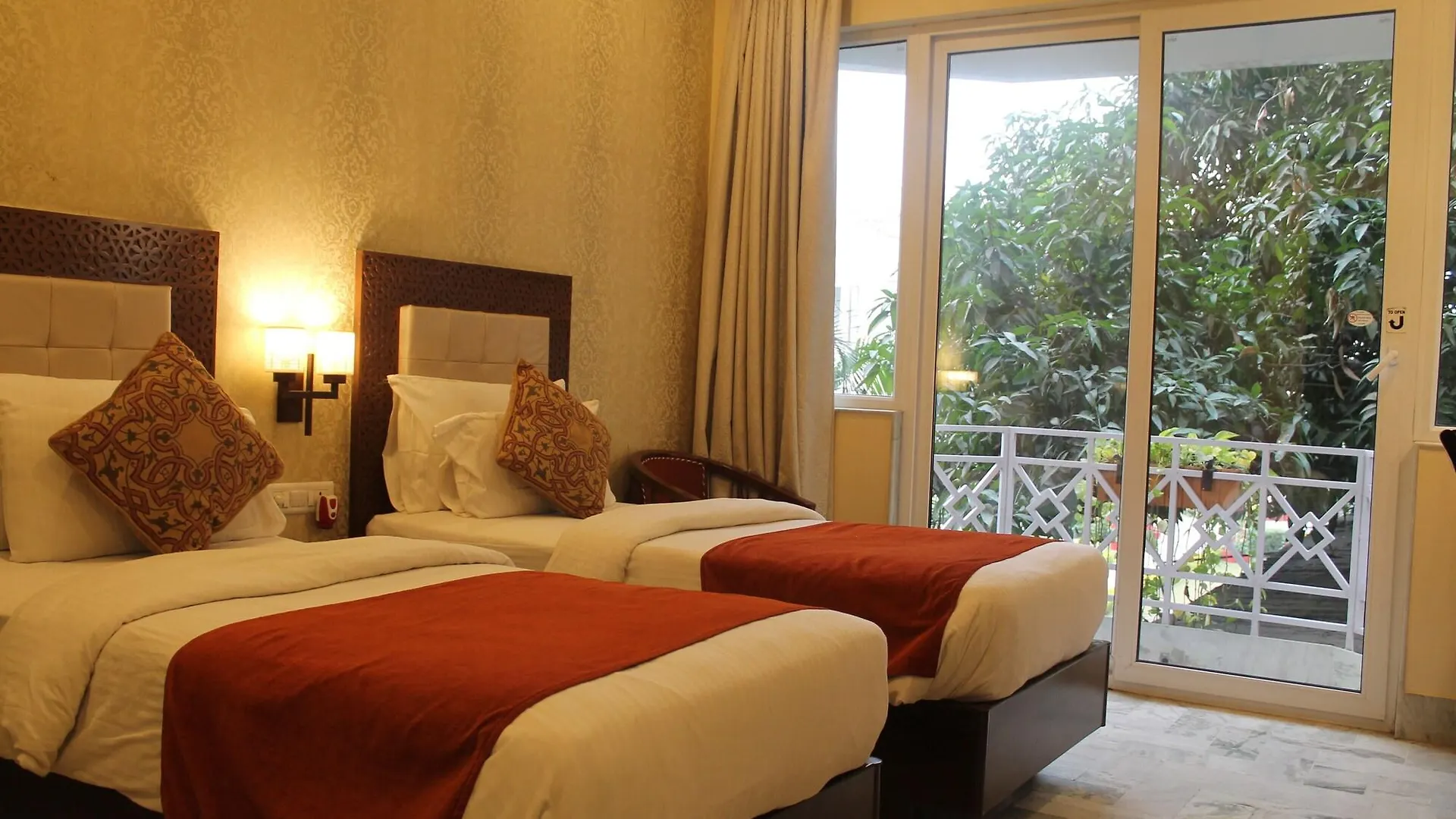 Hotel Surya, Kaiser Palace Varanasi