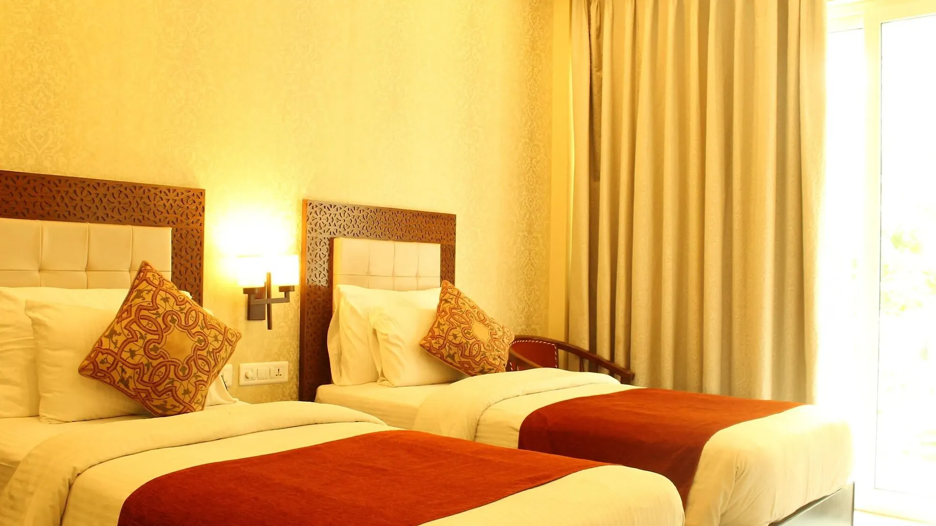 Hotel Surya, Kaiser Palace Varanasi 4*,