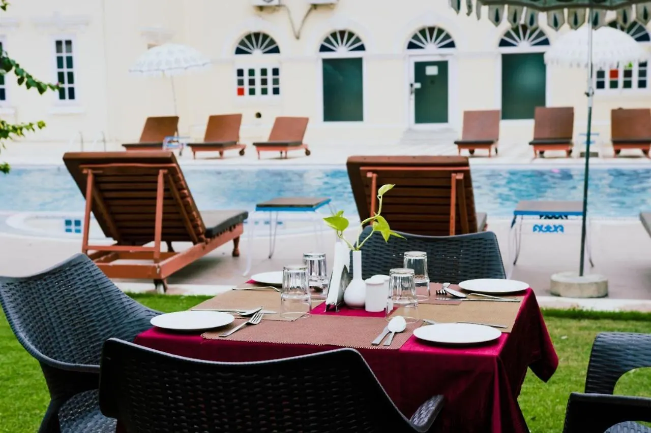 Hotel Surya, Kaiser Palace Varanasi 4*,