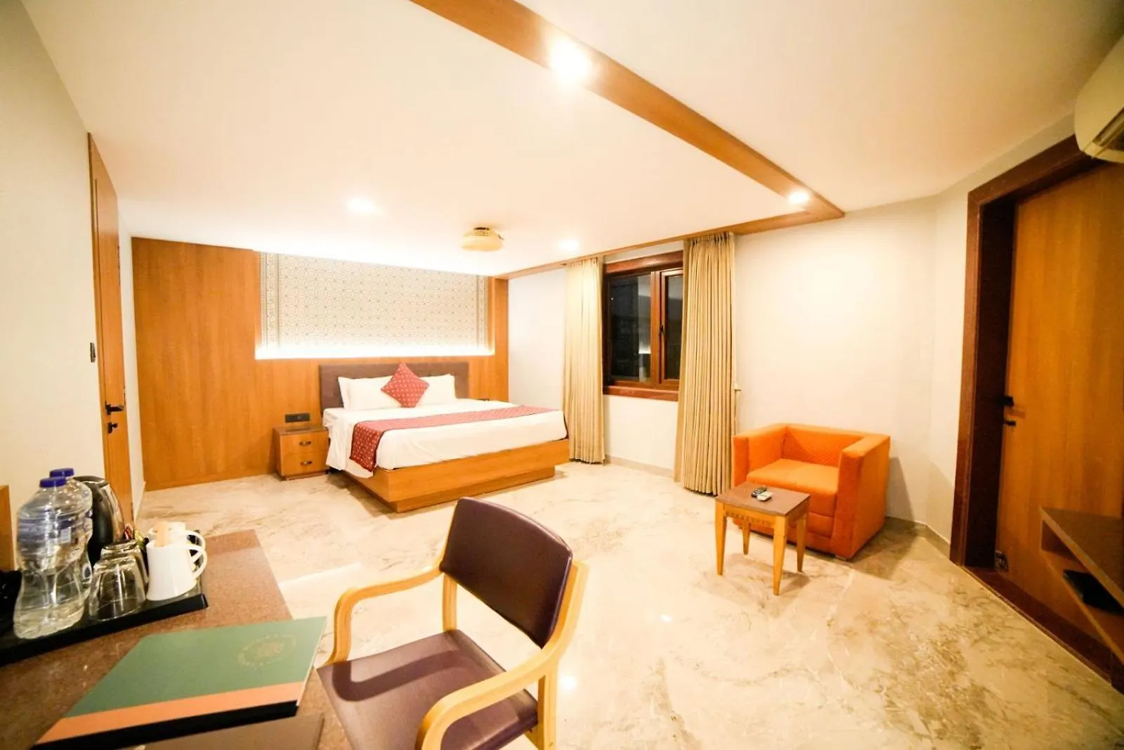 Hotel Surya, Kaiser Palace Varanasi