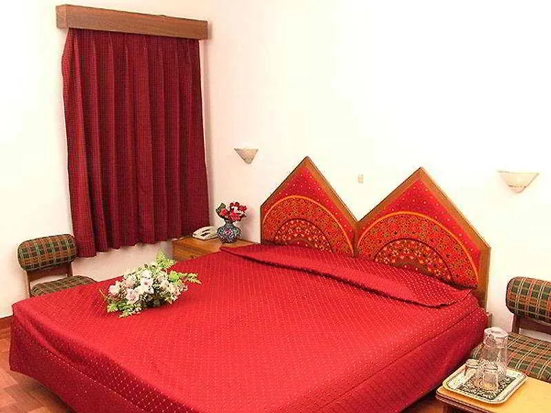 Hotel Surya, Kaiser Palace Varanasi 4*,