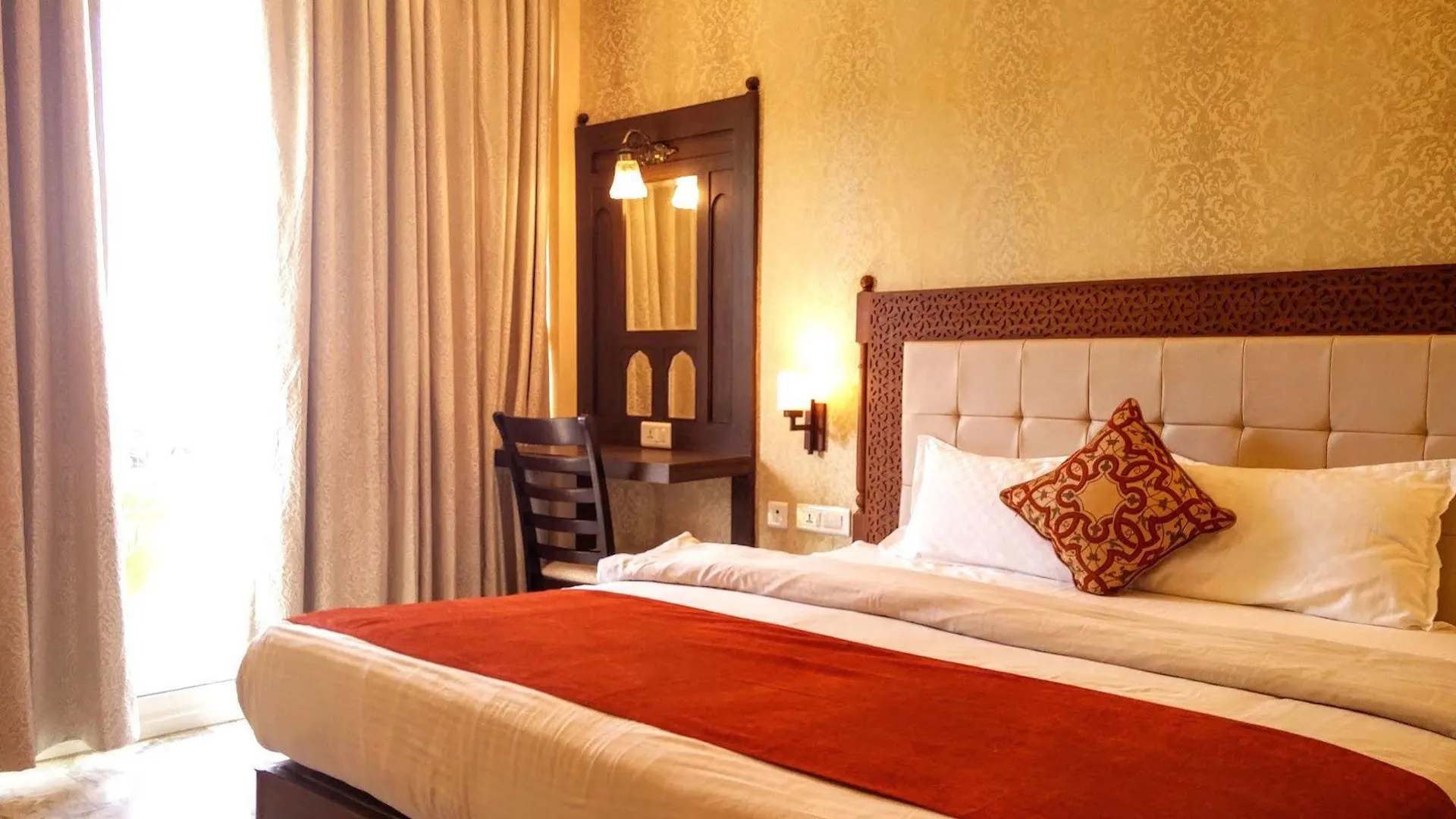 Hotel Surya, Kaiser Palace Varanasi 4*,