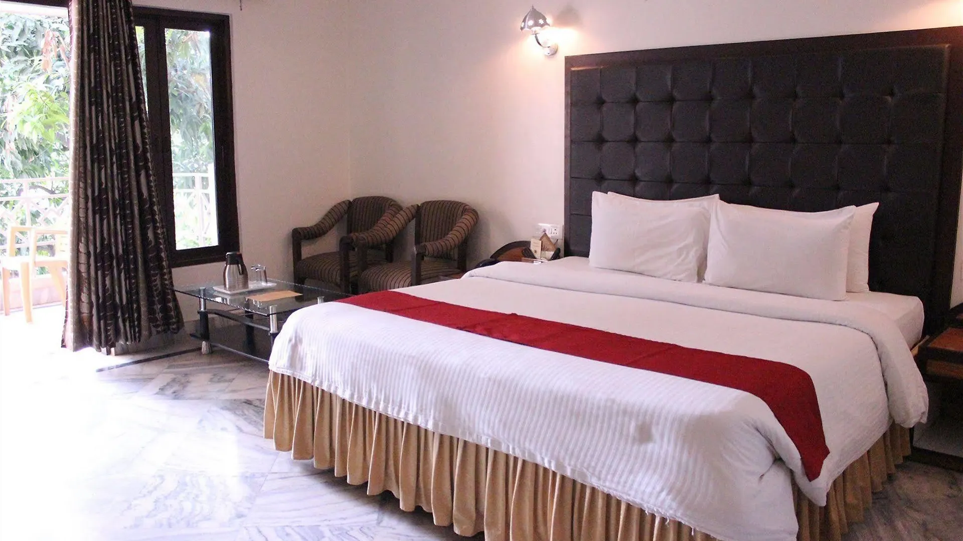 Hotel Surya, Kaiser Palace Varanasi 4*,